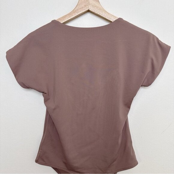 Aritzia Womens L Babaton Contour Deep Taupe Short Sleeve Square Neck Bodysuit - Picture 10 of 12